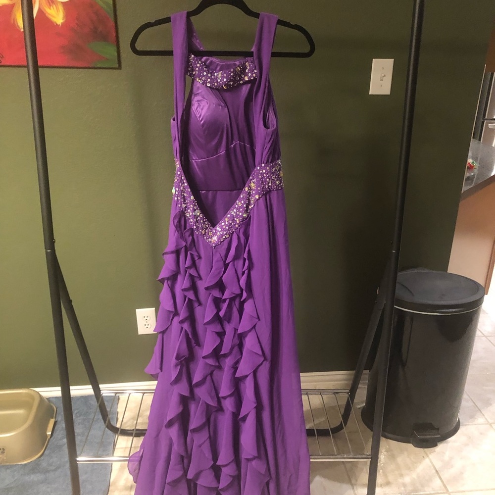 Prom dress - Picture 2 of 4